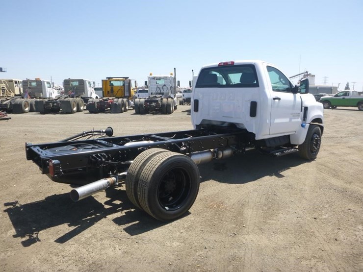 2024-chevrolet-silverado-4500hd-image-3