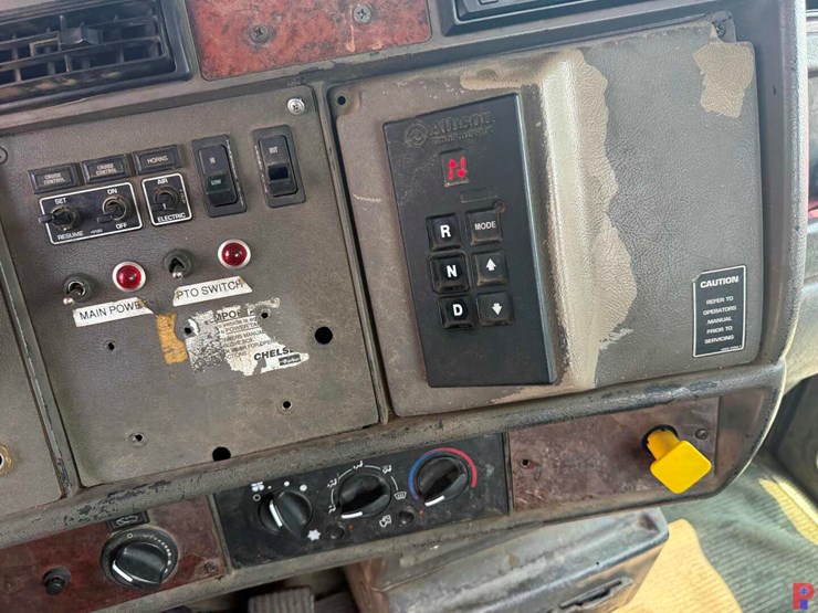 2005-kenworth-t300-image-16