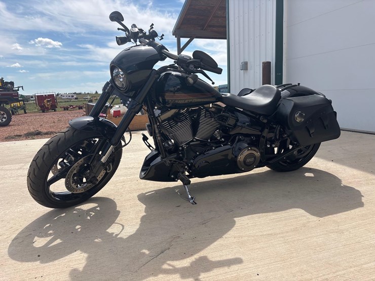 2016-harley-davidson-110-fxse-motorcycle-image-1
