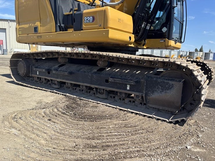2020-caterpillar-320-image-24