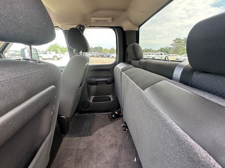 2010-chevrolet-silverado-image-27