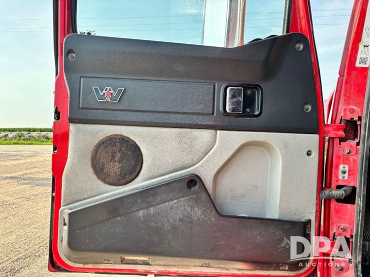 2017-western-star-w4700sb-day-cab-truck-(gp11329,-unit-82)-image-86