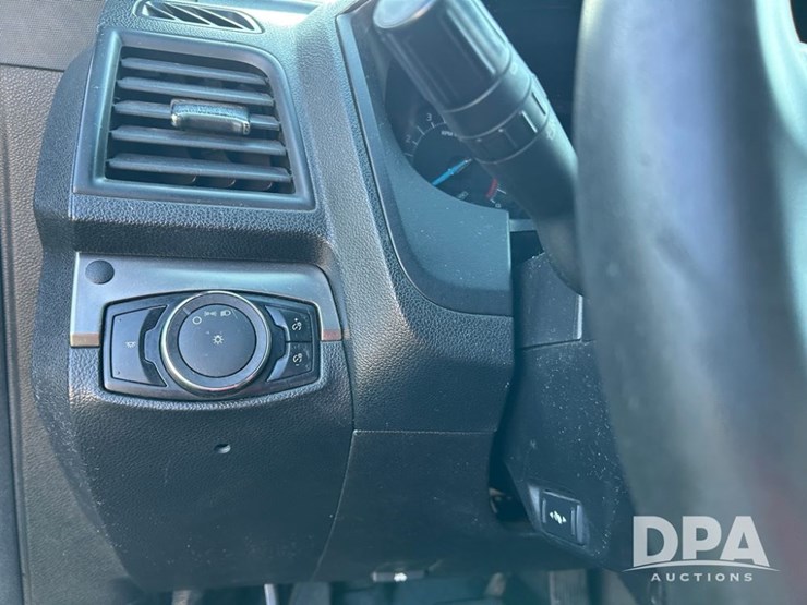 2018-ford-explorer-image-29