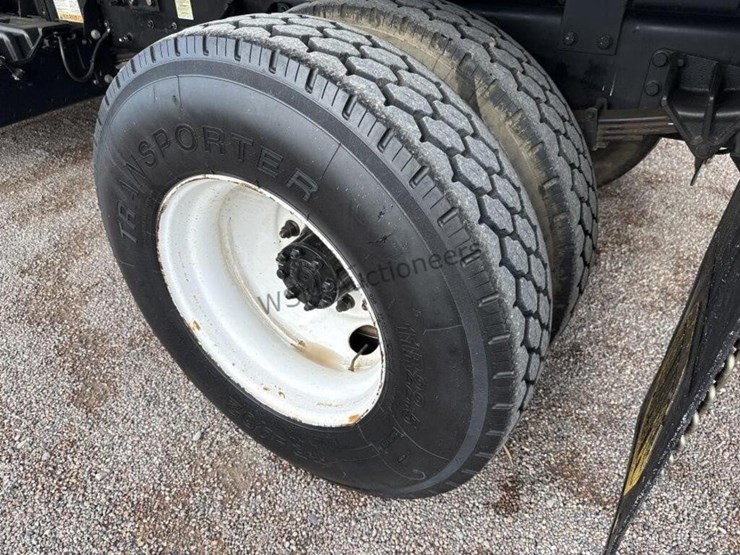 2012-ford-f750-image-8