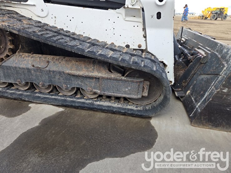 2022-bobcat-t770-image-23