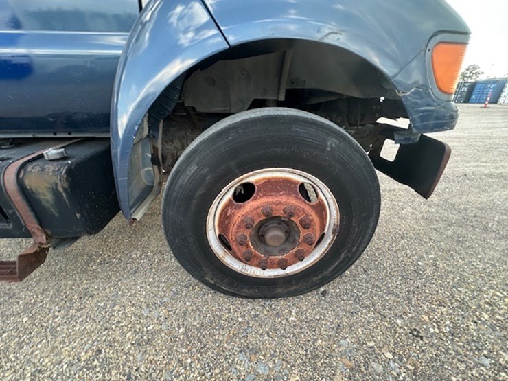 2000-ford-f650-image-25