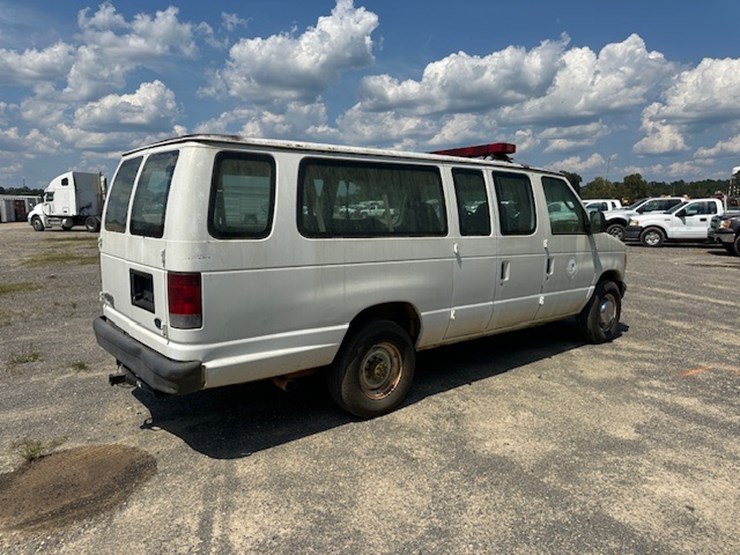 2007-ford-e350-image-3