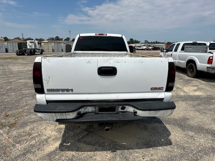 2005-gmc-2500-image-9