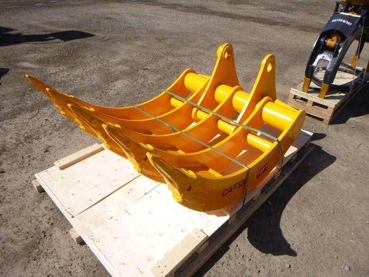 caterpillar-320-image-1