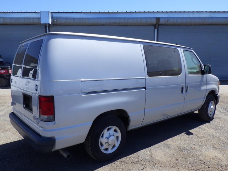 2008-ford-cargo-image-3