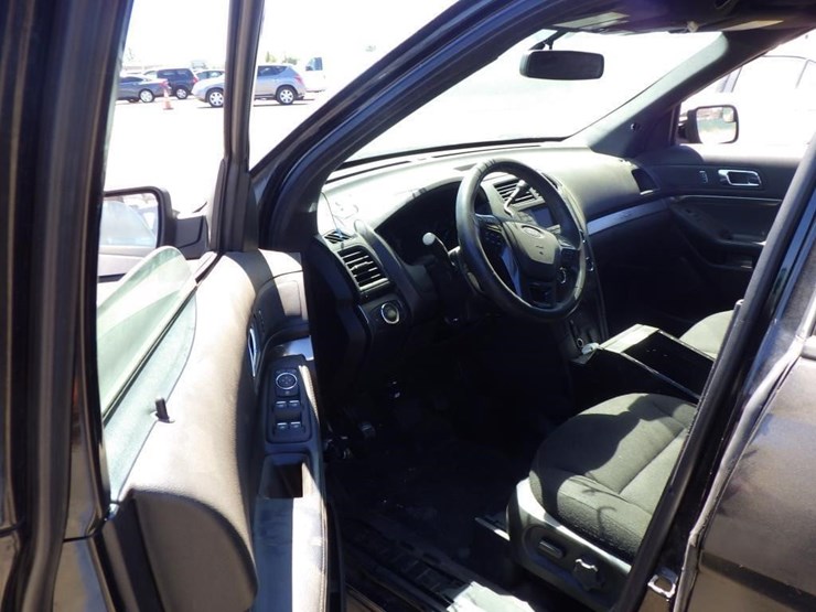 2018-ford-explorer-image-5