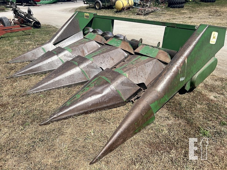 john-deere-444-image-10