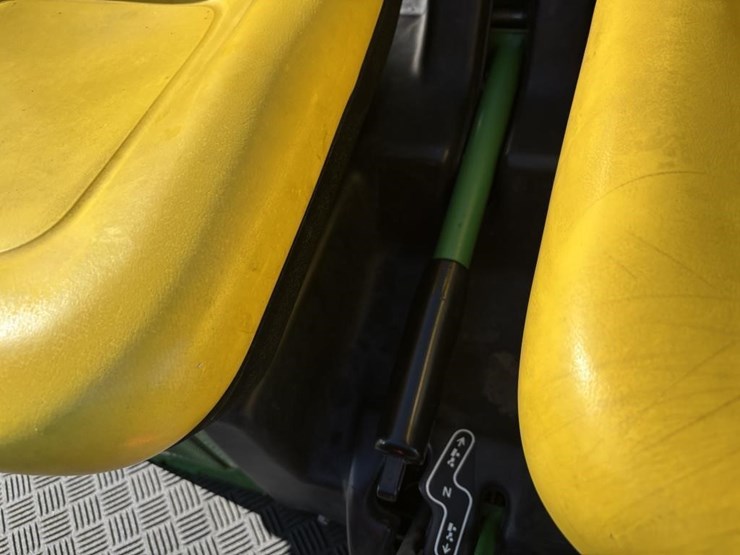 john-deere-gator-image-18