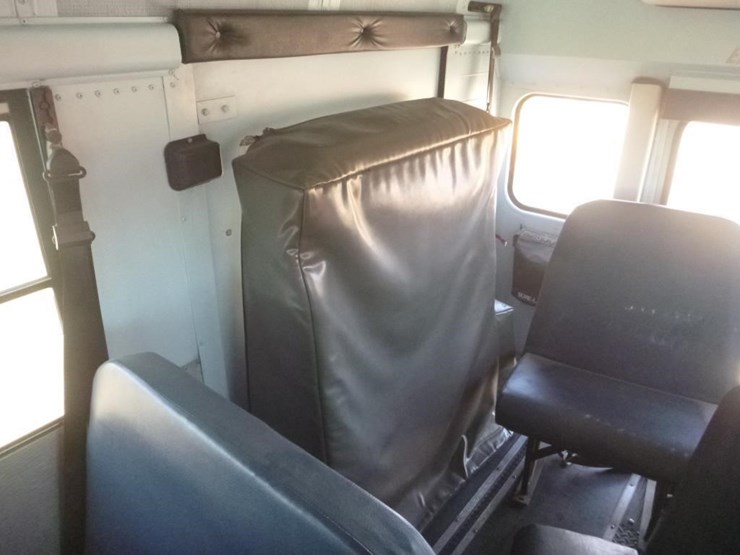 2003-freightliner-fs65-image-8