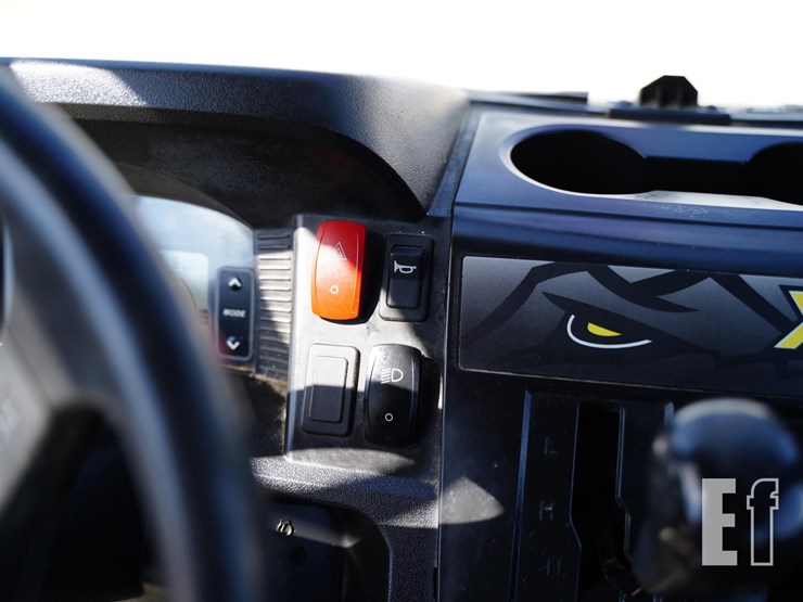 2017-john-deere-gator-image-28