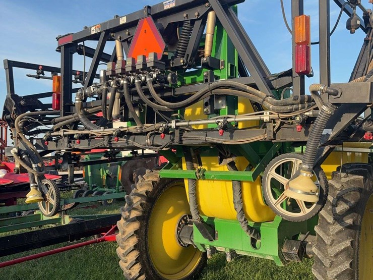 top-air-1200-sprayer,-90ft-boom,-monitor-control-box,-manual,-hydraulic-drive,-1200-gallon-tank,-used-this-spring,-20"-spacing,-320/90r46-tires-image-10