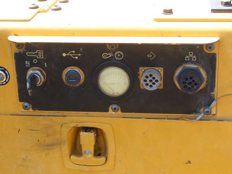 2017-caterpillar-ap-1055f-image-18