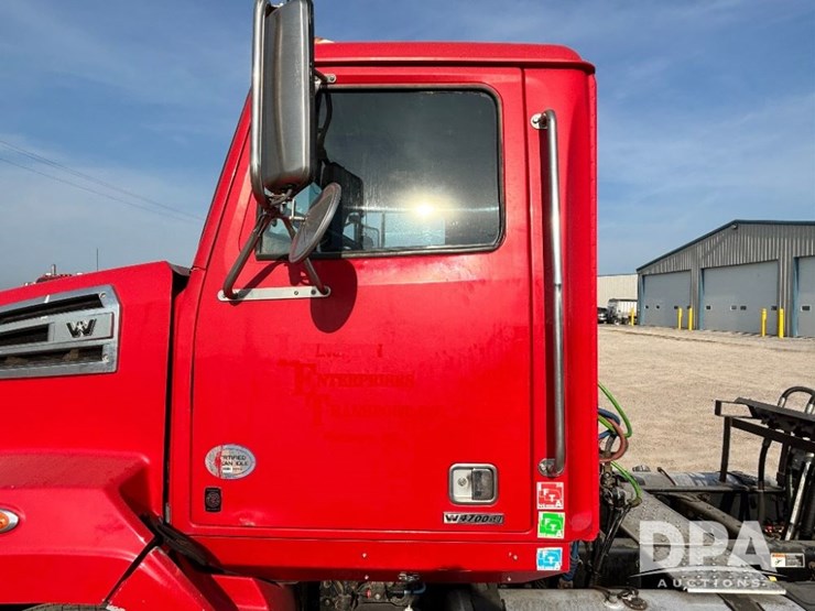 2017-western-star-w4700sb-day-cab-truck-(gp11329,-unit-82)-image-27