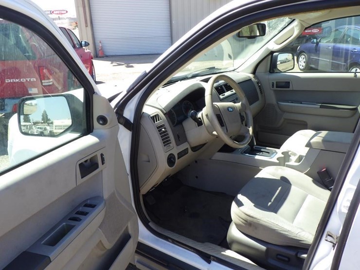2011-ford-escape-image-5