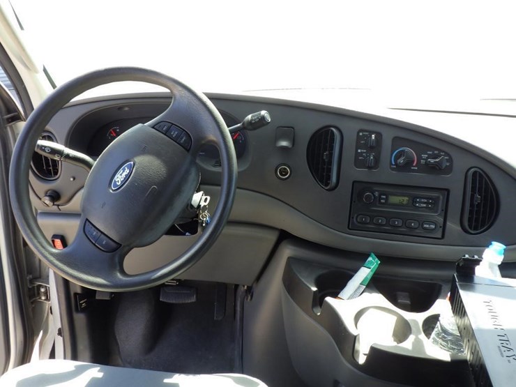 2008-ford-cargo-image-9
