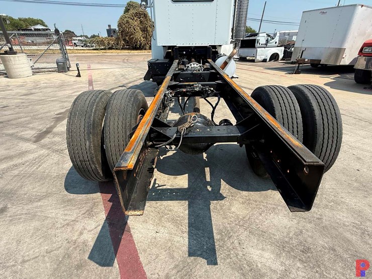 2005-kenworth-t300-image-7