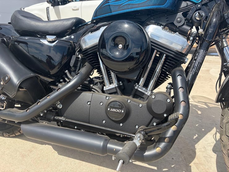 2017-harley-davidson-x11200-motorcycle-image-8