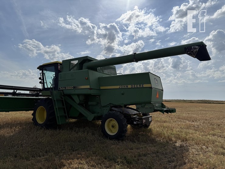 1983-john-deere-8820-image-1