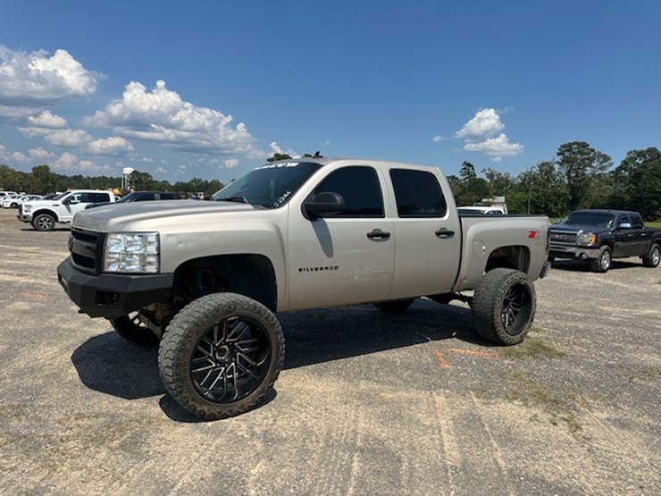2009-chevrolet-silverado-image-1