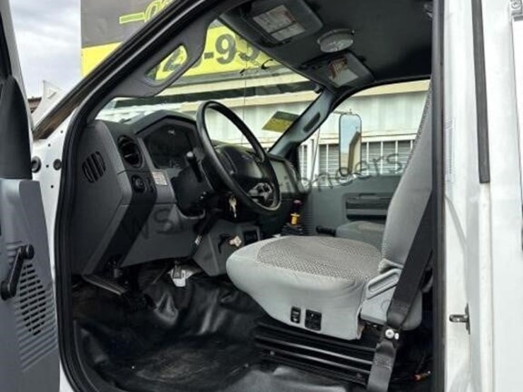 2012-ford-f750-image-32