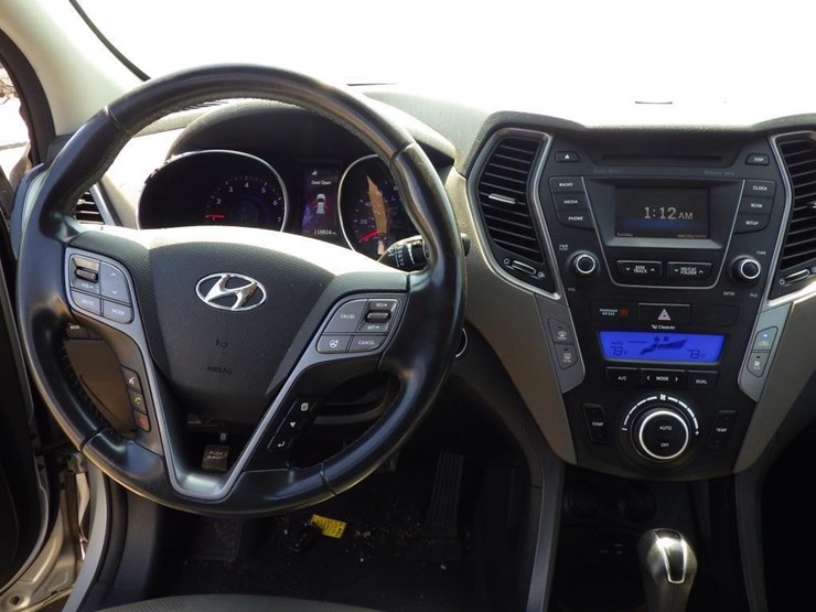 2016-hyundai-santa-fe-image-10