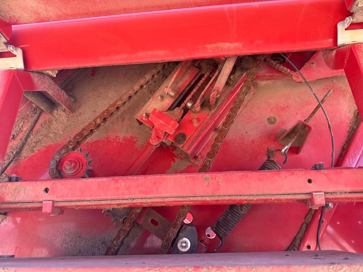 new-holland-br7090-image-17