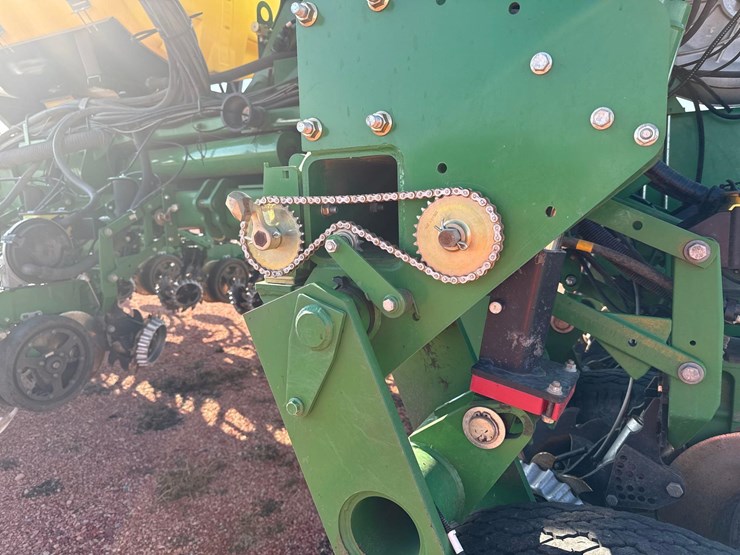 2014-john-deere-1770nt-image-31