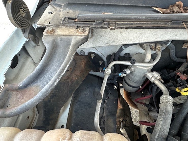 2005-gmc-2500-image-45