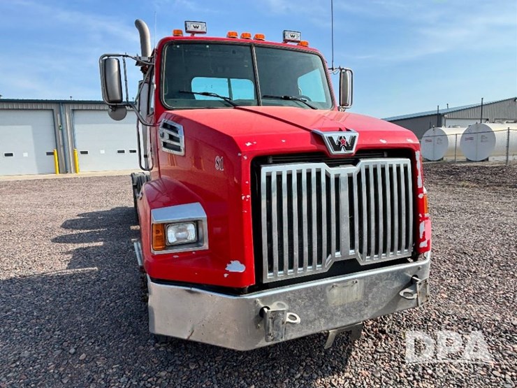 2017-western-star-w4700sb-day-cab-truck-(gp11326,-unit-81)-image-4