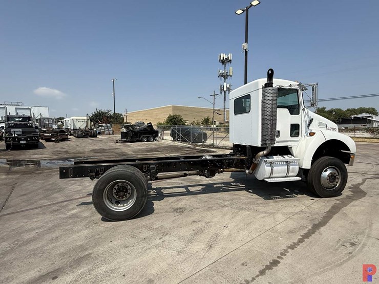2005-kenworth-t300-image-4