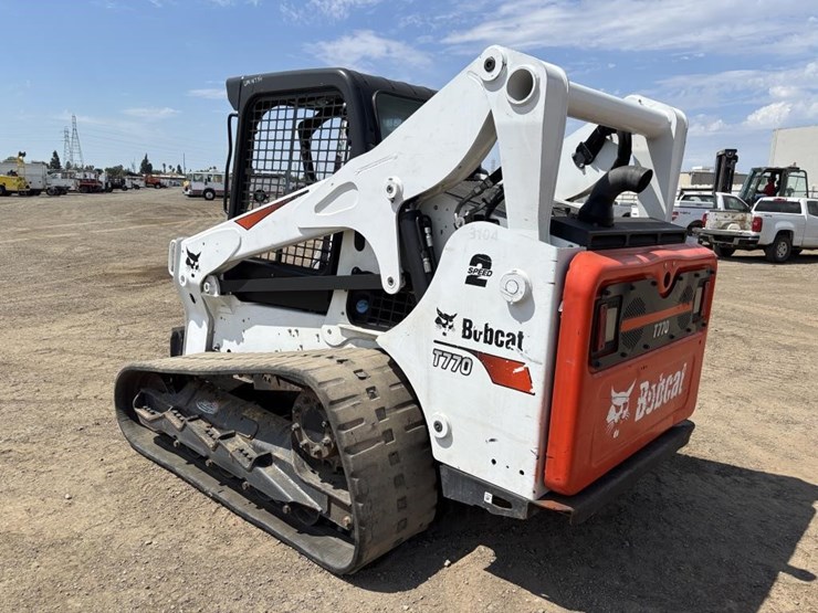 2017-bobcat-t770-image-4