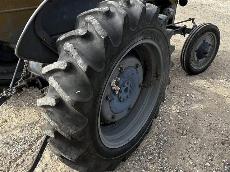 ford-tractor-image-11