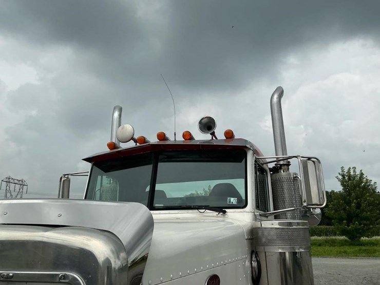 #502-•-2004-peterbilt-truck-image-14