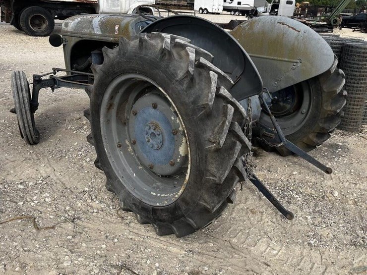 ford-tractor-image-4