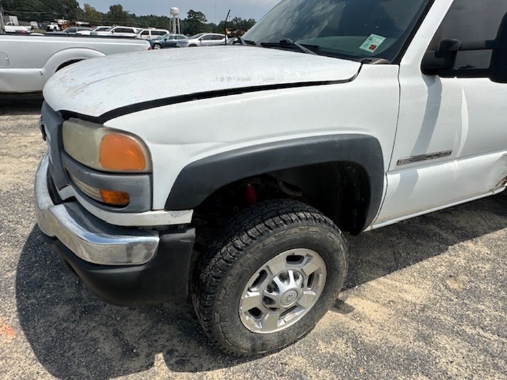 2005-gmc-2500-image-16