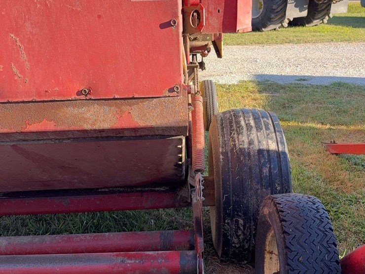 new-holland-853-image-15