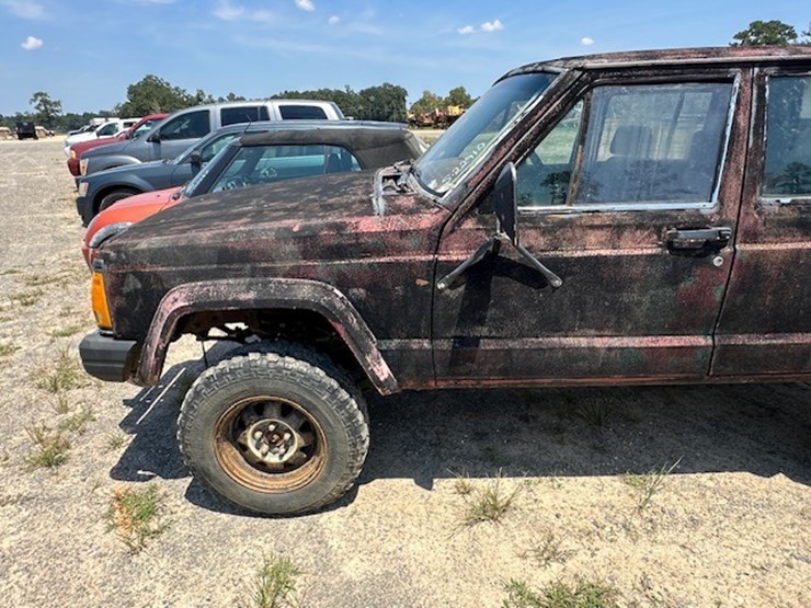 #22910-•-1984-jeep-image-13