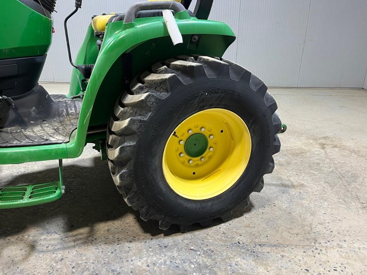 john-deere-3046r-image-12
