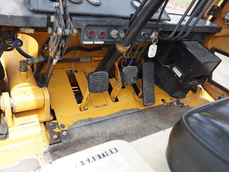 #302-•-komatsu-fd40-forklift-image-18