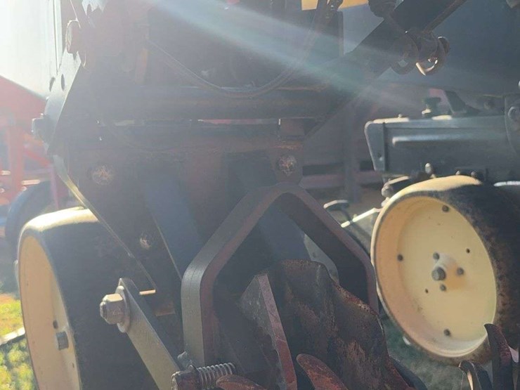 kinze-2600-image-23