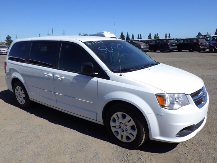 2017-dodge-grand-caravan-image-2