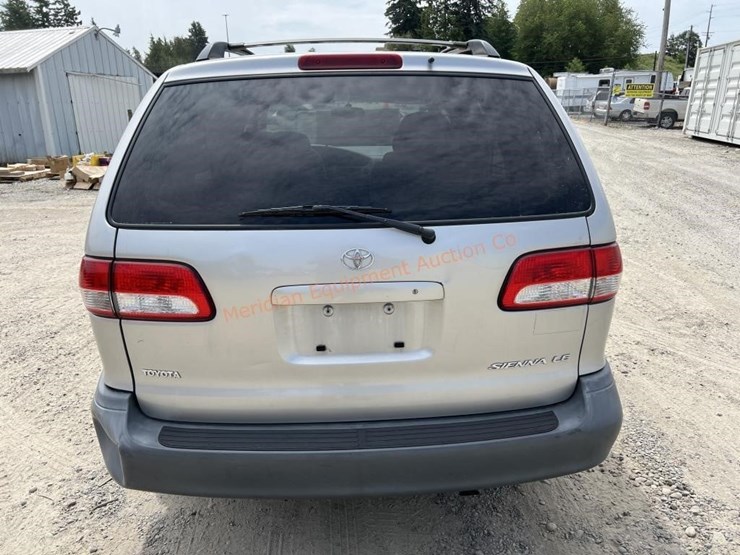2002-toyota-sienna-le-image-36