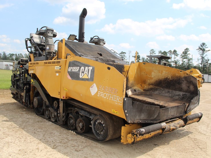 2017-caterpillar-ap-1055f-image-23