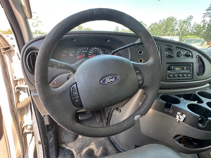 2007-ford-e350-image-48