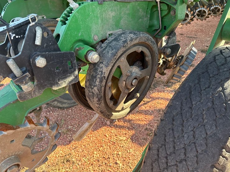 2014-john-deere-1770nt-image-28